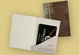 Stampa Porta Card per HotelMini-cartellina formato chiuso 7,3x10,5 cm. con tasca ad incastro.
